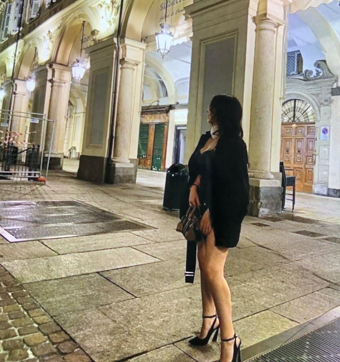 #초대남 #초대 #쓰리썸 #포썸 #그룹 #유럽녀 #3P #4P

아는 형님 지인분이 3썸 4썸 준비중에 계십니다. 남자분 구하구요. 일단 그 형님분과 저녁이나 술한잔 한 후에, 3썸 4썸 들어갈 예정입니다. 

여자분은 유럽분🇪🇺이구요. 키는 160정도에 슴가는 대충 D컵 입니다😽😽. 몸매도 좋으시구용. 나이는