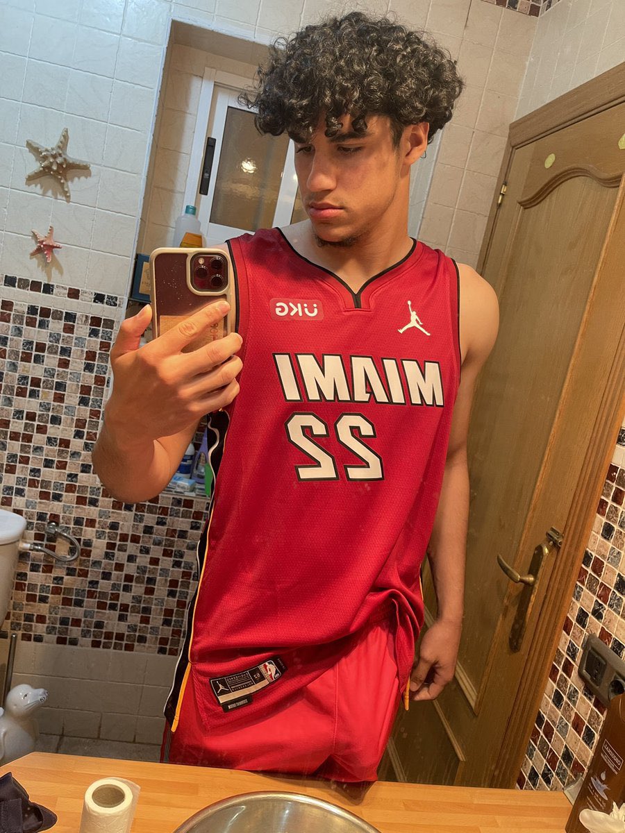 XLMeninColor's tweet photo. @pere3838389 aka jesusito32 on fansly is not only very handsome, he’s also got a lot goin’ on under that jersey knit fabric. Big cock. Hot cumshots, too! https://t.co/o5k5i7sn3e