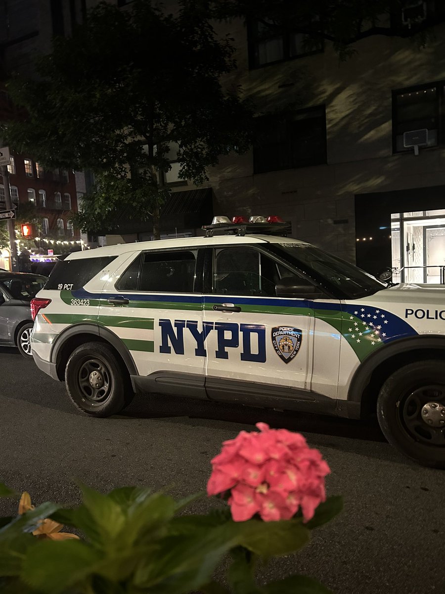 JackOberlander's tweet photo. NYPD illegally double parking at a fire hydrant… what’s new https://t.co/j55jcNArfd