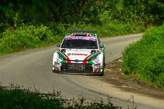 castrol_jp's tweet photo. 英国ラリー選手権にて、カストロールカラーのGRヤリスが参戦中！
近々ウェールズにてレースがあるとのこと。
今秋のラリージャパンにも参戦してほしいところです。
#Castrol #rally #カストロール #WRC https://t.co/gx0q0V3nwh