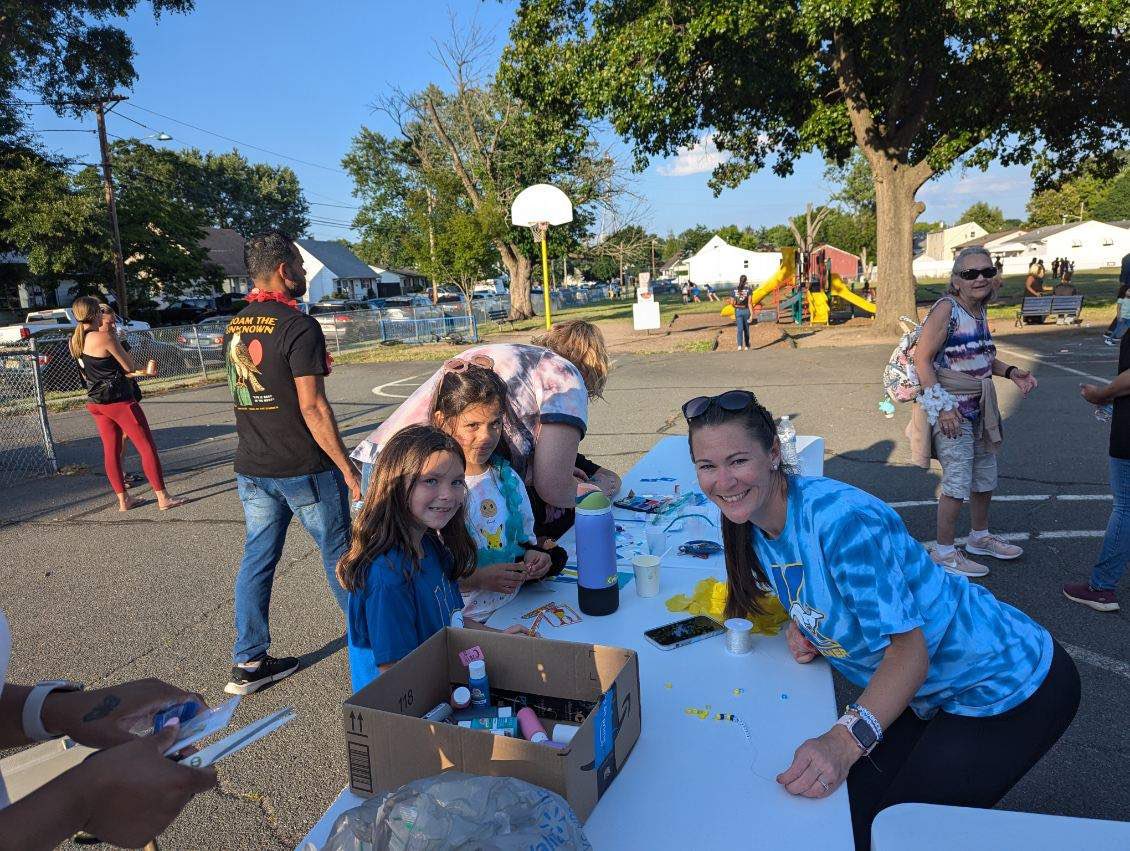 Htsd_Klockner's tweet photo. @KlocknerPTA End of the Year Block Party was a huge success over 300 families of current and past students came to celebrate the 23-24 SY. Thank you to our PTA and volunteers.  It was an fun time @RashaanMonroe @WeAreHTSD https://t.co/yae8LI5Bcw