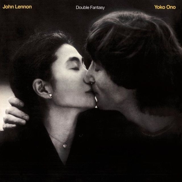 blogdoese's tweet photo. "Double Fantasy" marcou o retorno triunfante de Lennon à música após um hiato de cinco anos. O álbum apresentava uma mistura de músicas de Lennon e Yoko Ono, refletindo sua vida doméstica e seu amor um pelo outro. https://t.co/z6m0T3ELSl