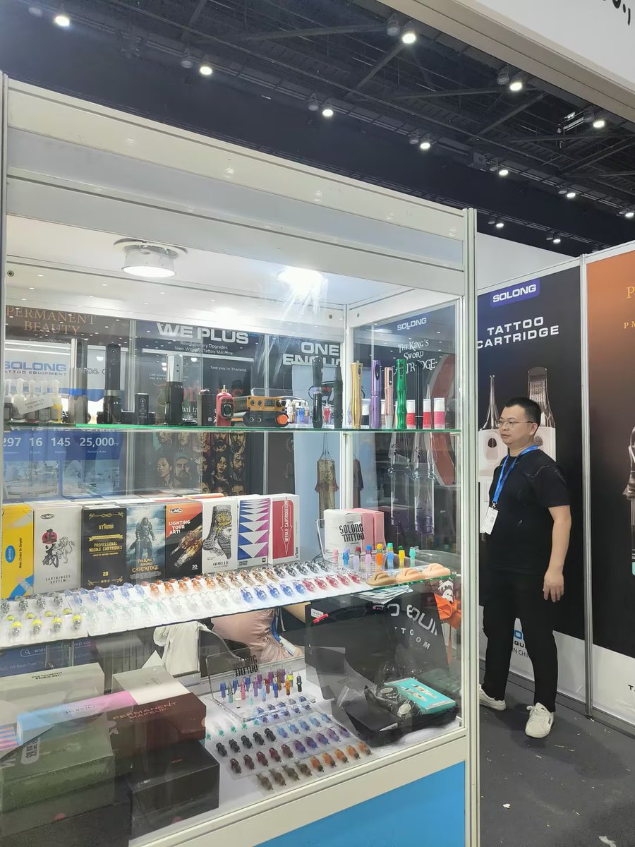 TattooSolong's tweet photo. 🎉We're live at the COSMOROOF CBE Tattoo Show in Thailand! Follow our journey as we share snaps and videos from this vibrant event. Dive into the world of tattoos with us! 🌏✨ #SolongTattoo #COSMOROOF #TattooCulture 🎨 Check us out: https://t.co/9Spv9AyVz4 https://t.co/VEFOdWQ0lK