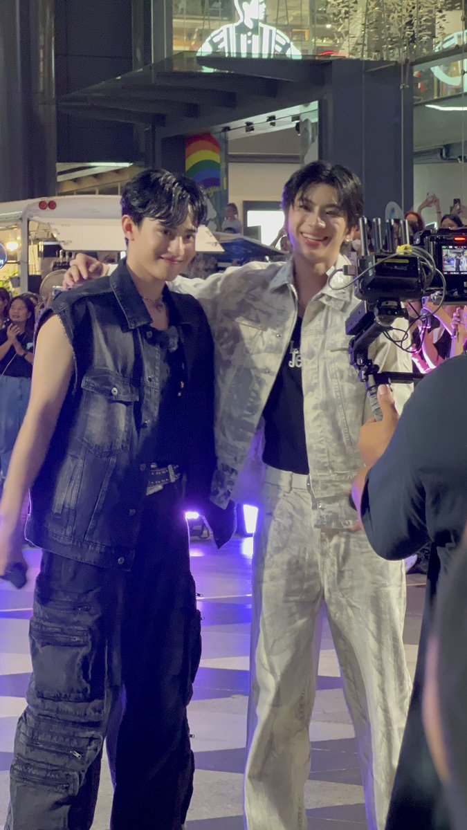 mellowbb1a's tweet photo. น่ารักแบบมากๆๆๆๆ กอไก่ล้านตัววว

#aplanartistRoadshow
@barcodetin #barcodetin
@TytanT #TYTAN https://t.co/G2jlpEaleP