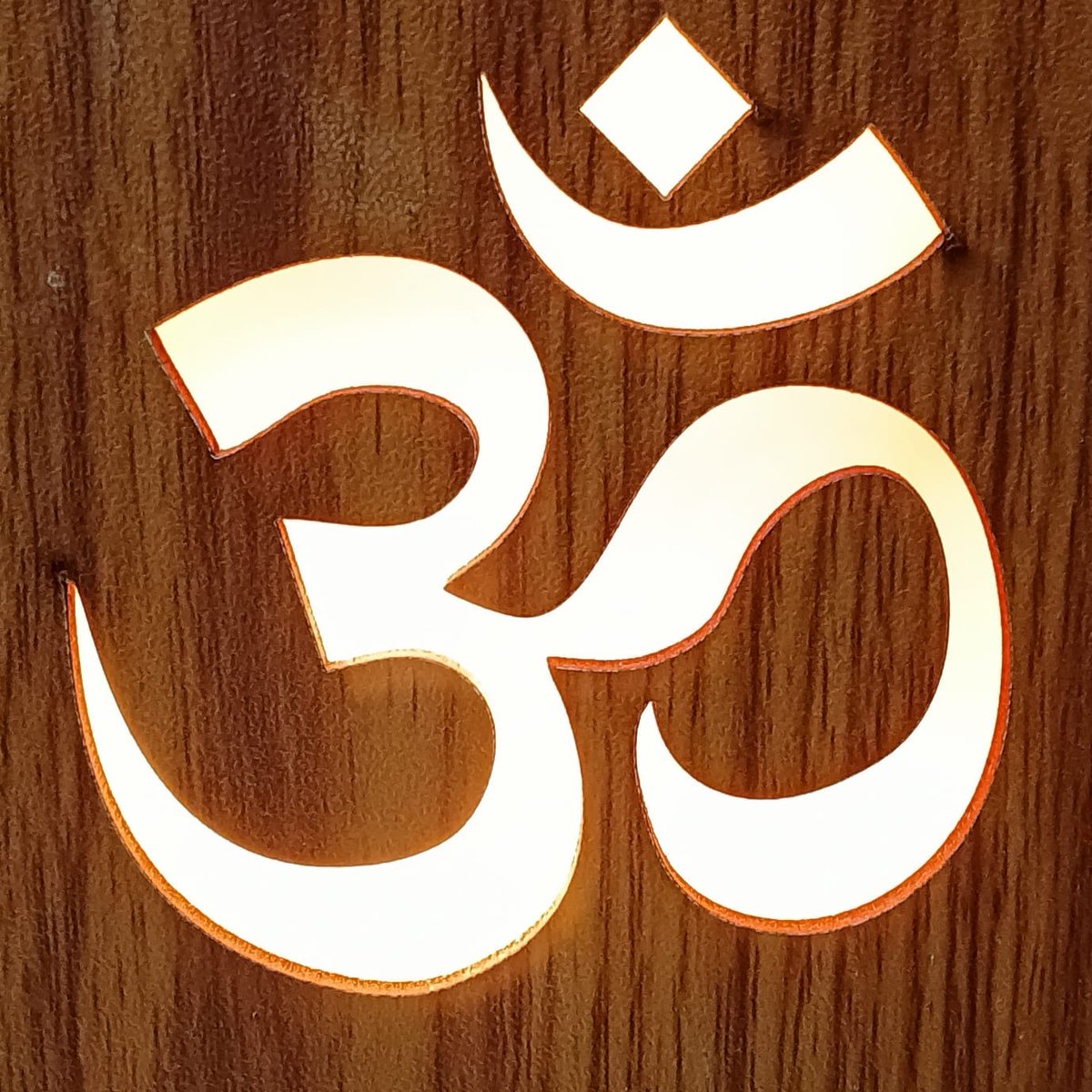 MayurAherrao's tweet photo. भगवान शिवजी पार्वतीजी से कहते हैं.. 
'नास्ति ध्यानं समं तीर्थं:
नास्ति ध्यानं समं यज्ञ:
नास्ति ध्यानं समं दानं:
तस्मात ध्यानं समाचरेत।
ध्यान करने से आध्यात्मिक ऊर्जा संचित होती है इसलिएरोज थोड़ी देर ध्यान करना चाहिए।
Enhance your personality
#Meditation
~Sant Shri Asharamji Bapu https://t.co/cSWb6zlH4O