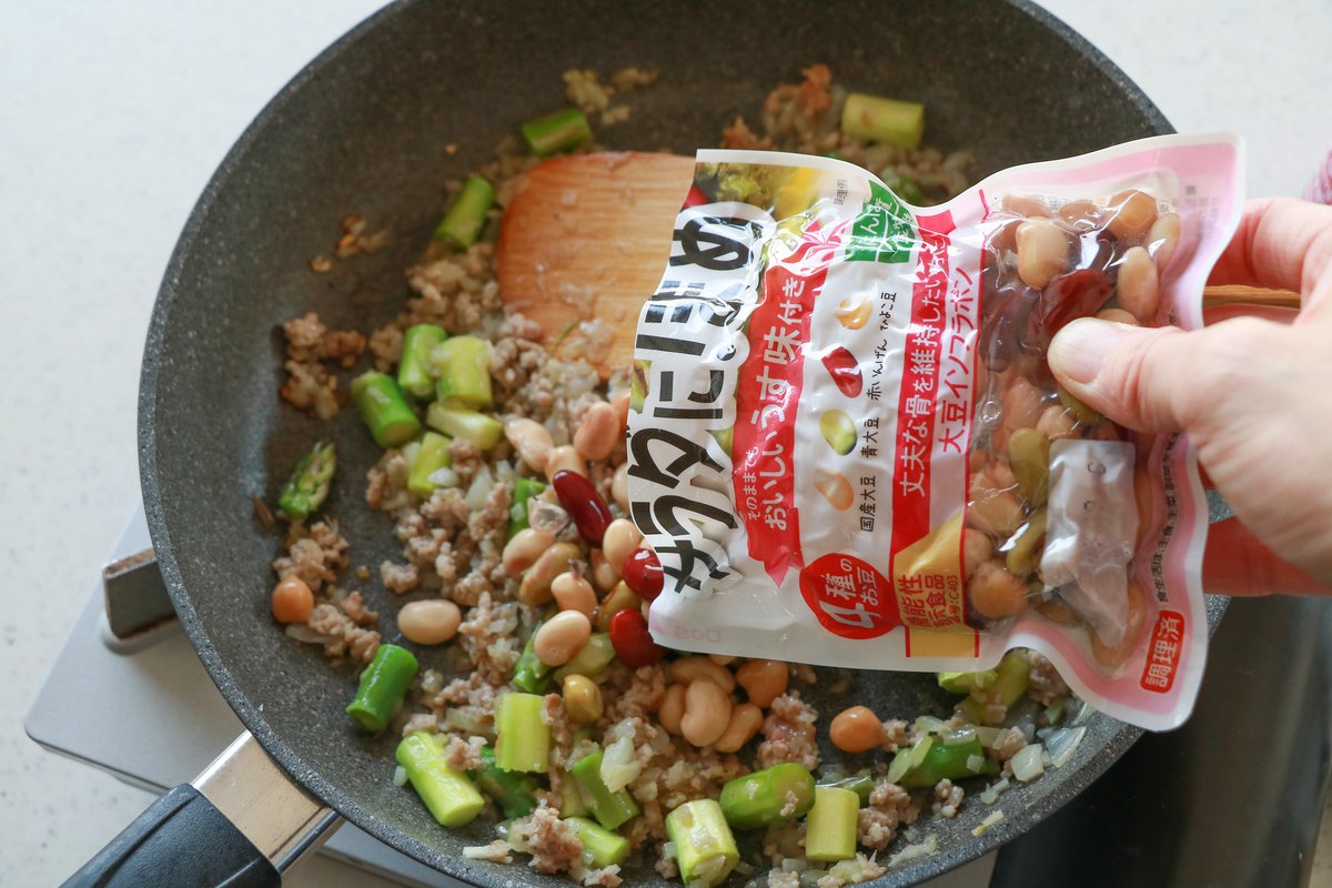 kandaerikoke's tweet photo. 『アスパラと豆のドライカレー』

ドライカレーって、キーマカレー系もあるけど、これはカ��ーチャーハン系。
ひき肉の代わりにウインナーでも美味。
豆とカレー味で最早インド。でも最後は醤油で香ばしさを足す。
詳しいレシピ⏬
#PR #カネハツ食品 #サラダにまめ https://t.co/znbqQRfIFM