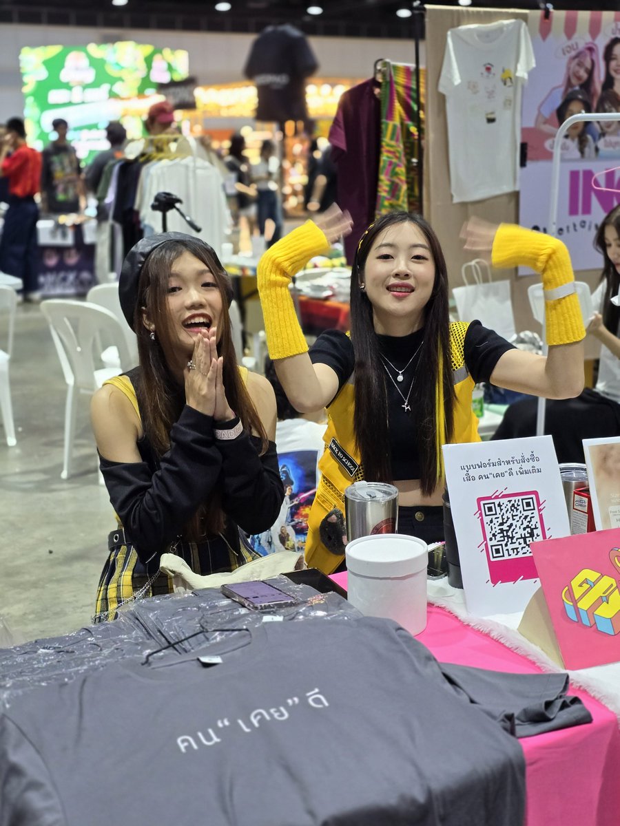 Woodzila1's tweet image. กันจี้ &amp;amp; แซนดี้ นานๆเจอกันทีน่ารักเหมือนเดิม
อุดหนุนเสื้อไป 1 ตัวด้วยความคิดถึง งิงิ 
#gpstrackingyou 
@gunjiii_23 @ssxndii_39