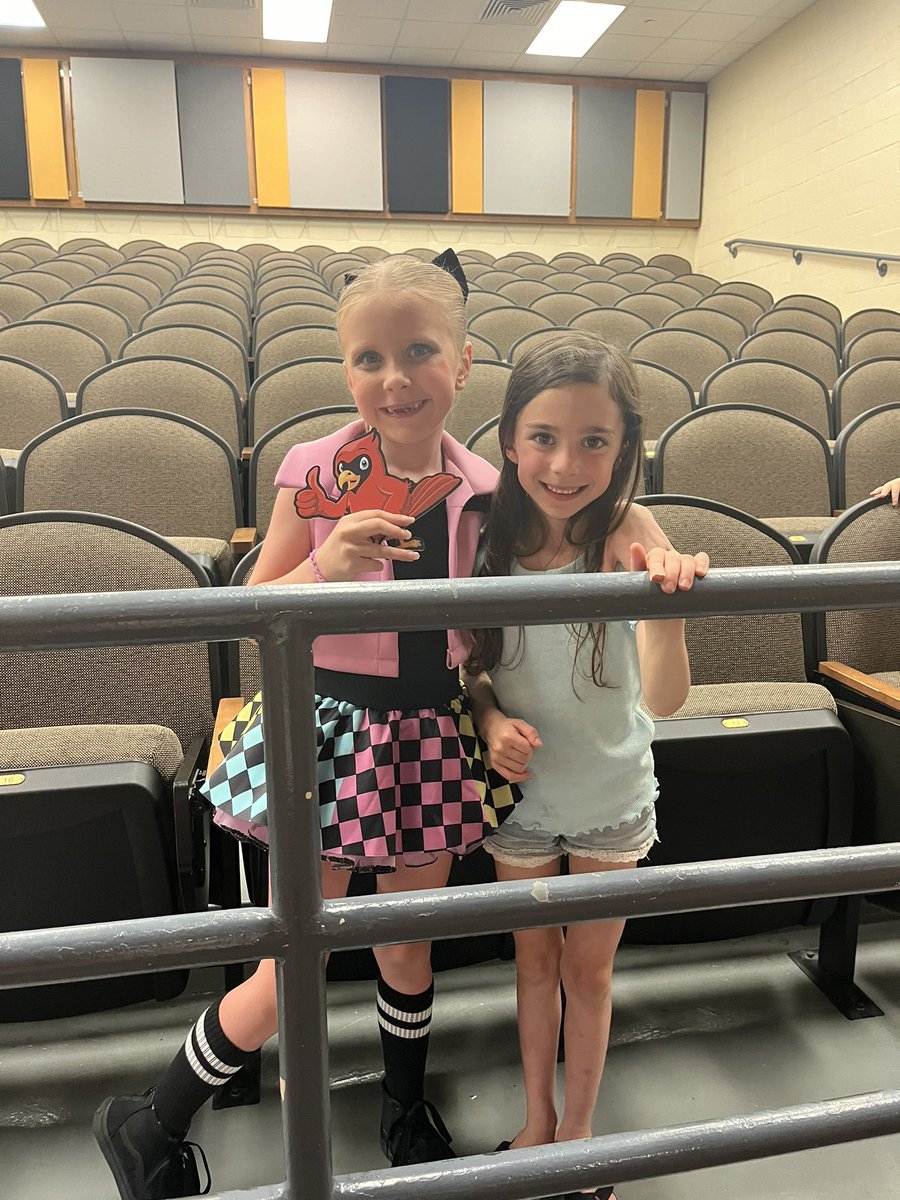 bjareeves5's tweet photo. Clancy came to day 2 of dress rehearsal for recital and Ensley even saw her friend Sawyer! 
@SolleyAACPS #aacpsawesome https://t.co/9svf4kxjs9