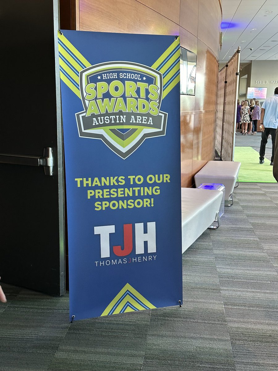 dv_softball's tweet photo. Congratulations to Tiffany Sanchez on being nominated for the Texas High School Softball Player of the Year‼️👏🏽🥎
What a huge honor and a great message received by Dallas Cowboys Cornerback Trevon Diggs🗣️
@dvisd_athletics @statesman @usatodaysports
#Austinhssa https://t.co/oekbhuyiz4