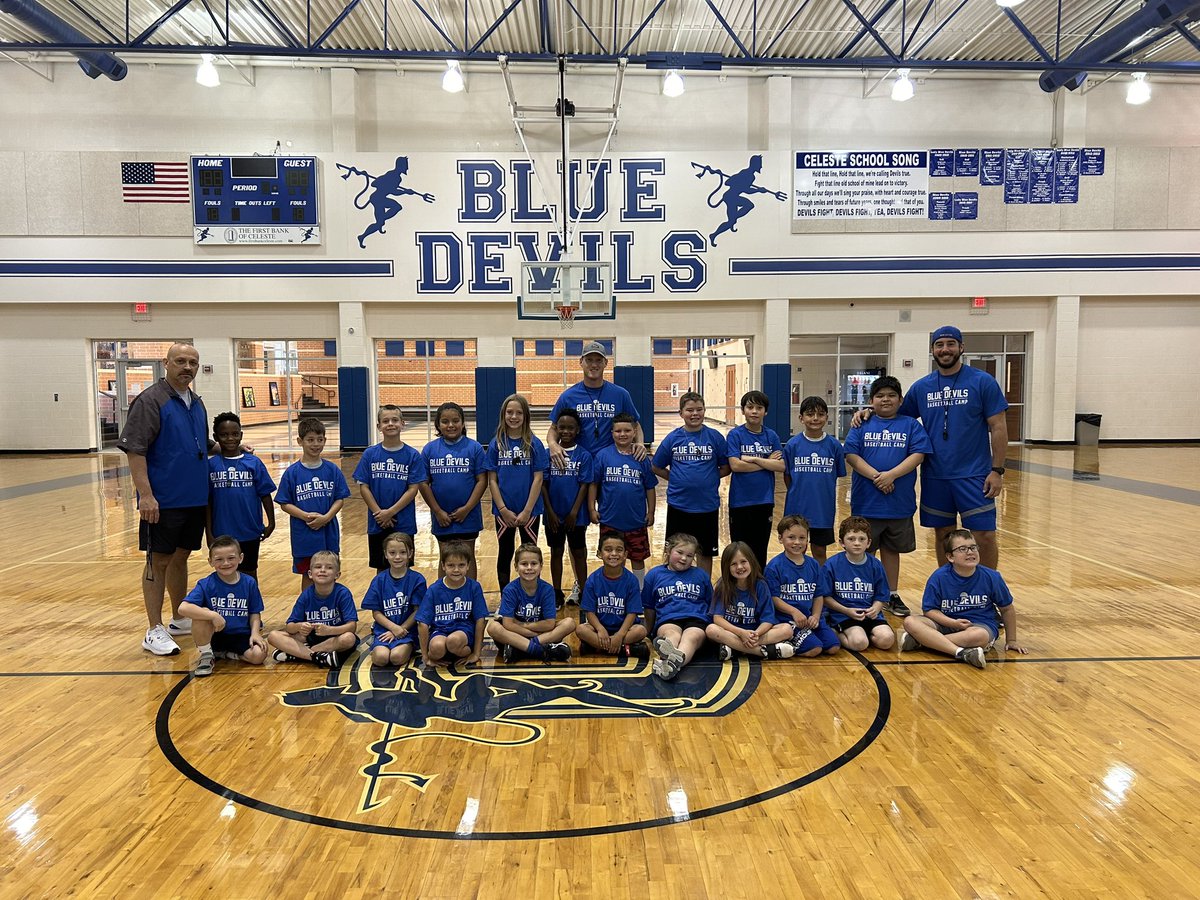 CoachSpoonemore's tweet photo. Awesome 3 days of camp. Kids were a blast and put in some work. Awesome to see my son get to experience his 1st basketball camp. So proud of him and all the kids. https://t.co/bU2mlCLqBK