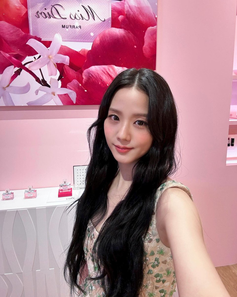 ForeverKimJisoo's tweet photo. 130624 [ Instagram ] @.sooyaaa__

"@.Diorbeauty in Tokyo 🌷
#missdior #missdiorexhibition"

#JISOOxMissDior #지수 #FLOWER #AllEyesOnMe
@officialBLISSOO https://t.co/CeZaVgRQeu