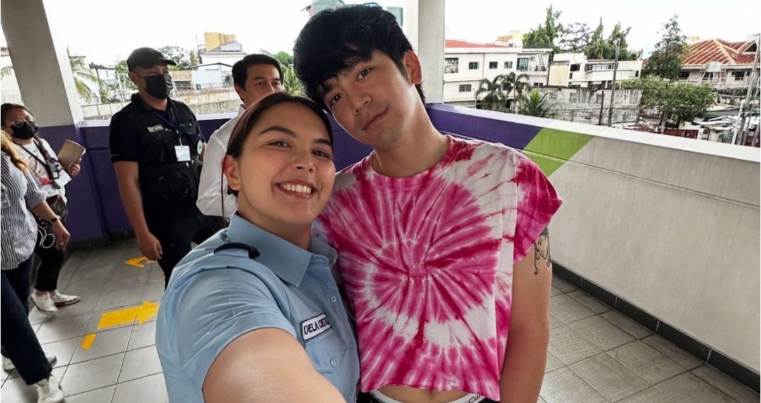 TeamJoshuaHK's tweet photo. Aw namiss ko ang dalawang to @iamjoshuagarcia @RiaAtayde 😍🤍 ang kyot ng pa croptop ni Cardo 😂 waiting sa TFC or Netflix para makanood ng #FruitcakeMovie 🥲 

© ria 📸 https://t.co/6NKGjZ2cfr