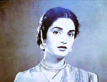 MarathiRT's tweet photo. मराठी रंगभूमीवर एकपात्री नाट्यप्रयोगांची सुरुवात करणाऱ्या अभिनेत्री 'सुहासिनी मुळगांवकर' यांचा आज स्मृतिदिन.  
किर्लोस्कर लिखित #सौभद्र हे त्यांनी सादर केलेले एकपात्री नाटक. https://t.co/6F9IgL9n3T