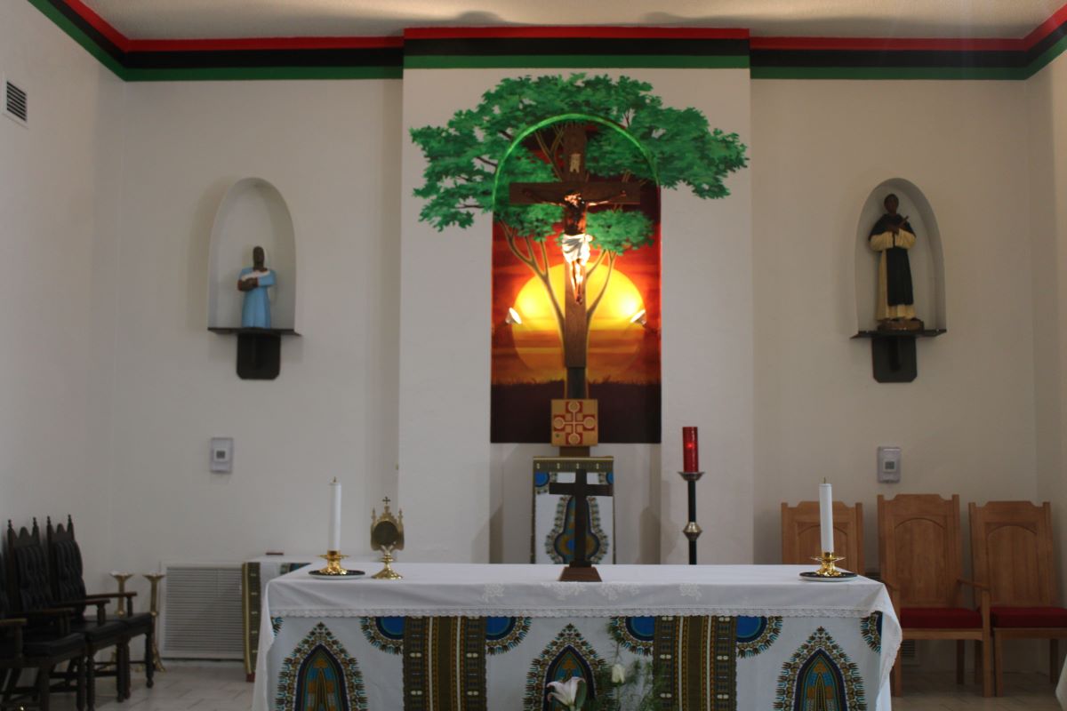 It's artistry that connects African heritage with #blackCatholics ' faith. St. Josephine Bakhita Mission Parish celebrates its new work at its 2nd annual Founders Day Mass. Read <a href="/Tony12_Ga/">Tony Gutiérrez</a> Gutierrez's story on <a href="/thecatholicsun/">The Catholic Sun</a> bit.ly/3xr2tNA <a href="/ClaverFamily/">Knights of Peter Claver & Ladies Auxiliary</a> <a href="/_BLACKCATHOLIC/">BLACKCATHOLIC</a>