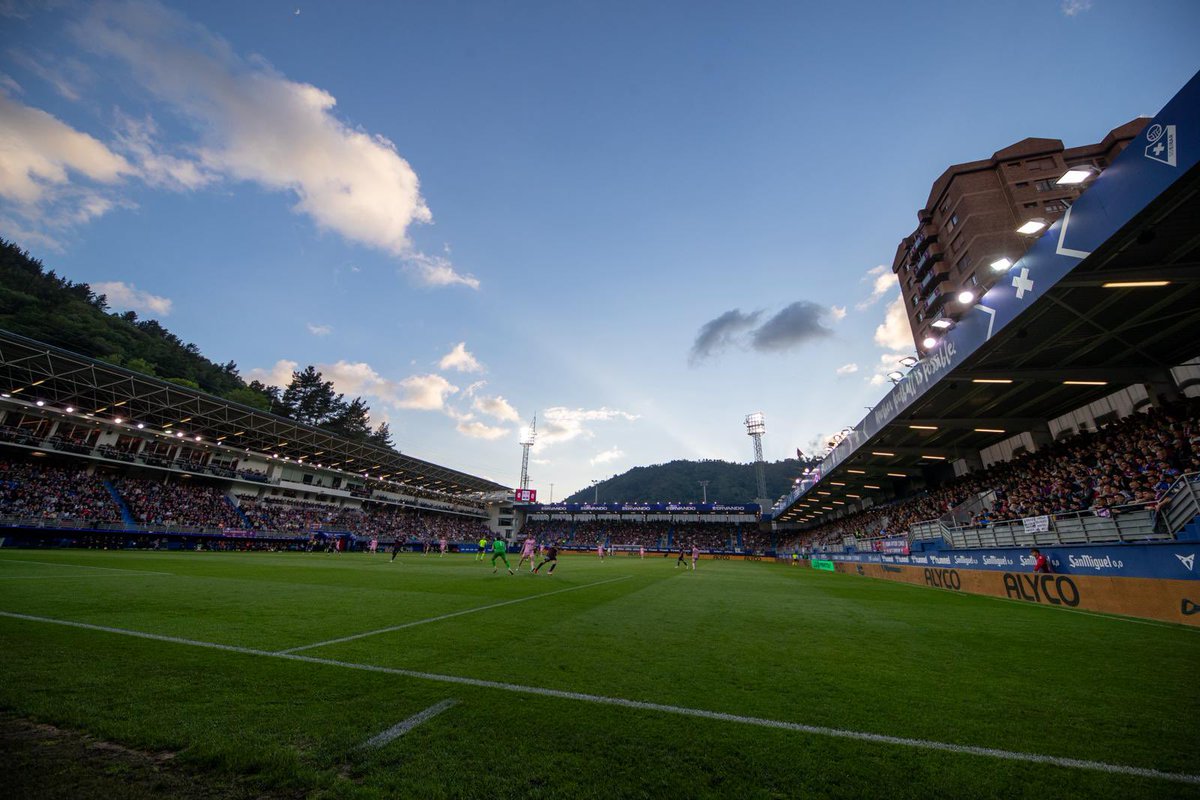 RealOviedo's tweet photo. ✍🏻 Querida @SDEibar gracias por ser ejemplo de hospitalidad, deportividad y respeto al fútbol de siempre

🫂 Ha sido un verdadero placer

#RealOviedo 🔵⚪️ https://t.co/TaQtusZSXB