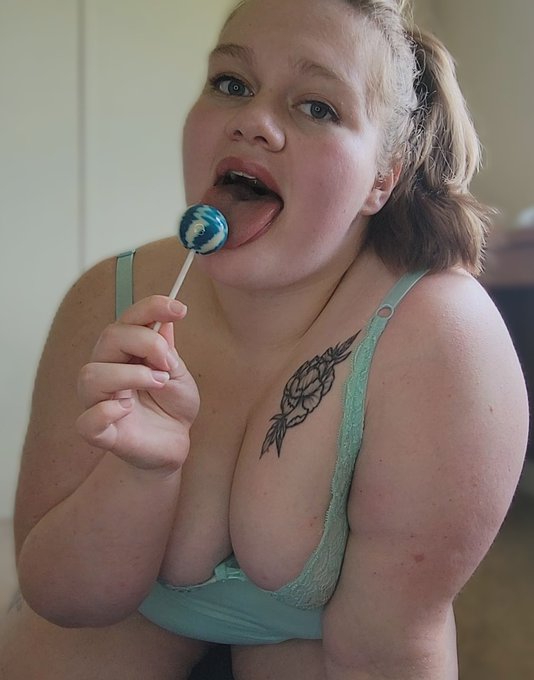 Would you lick my pussy pop? 🍭 https://t.co/Z0Wch78p8J