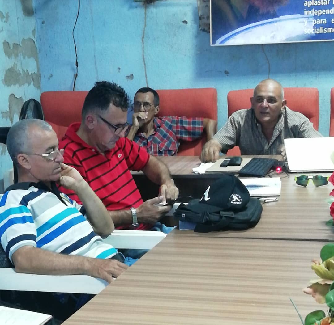 BoliviaOnei03's tweet photo. Se realizó Consejo de Dirección extraordinario en el cuál los directores municipales declararon la situación de la captación de sus municipios. #UnidosXCuba #LatirAvileño #BoliviaXCuba @AvilaOnei https://t.co/7RR8HYGb65