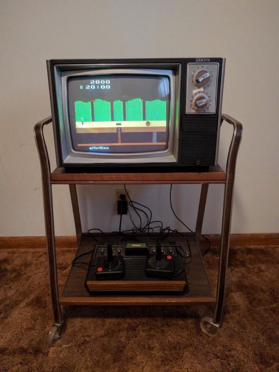 Super70sSports's tweet photo. Unless you were there in 1982, you can’t even imagine how baller this setup was. https://t.co/Eb6esMmIRm