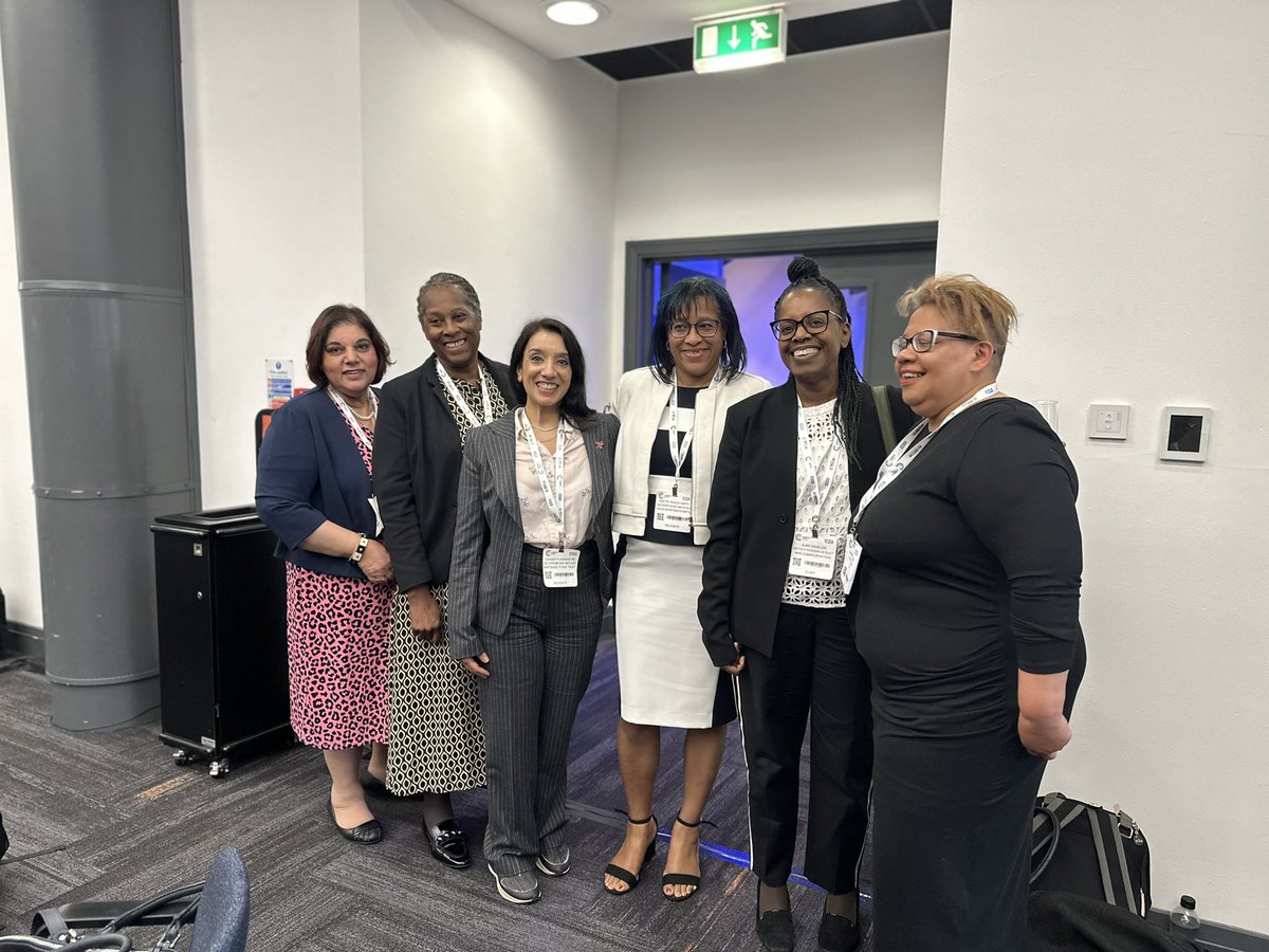 geeta_dr's tweet photo. Honoured to be a part of this amazing group of inspirational NHS leaders @NHSConfed @NHSE_WTE @NHS_RHO @joansaddler62 @cheamfields @YMRoachSmith #ashaDay @Doctor_Masood @Voa1234 https://t.co/1LnfPuZ7Id