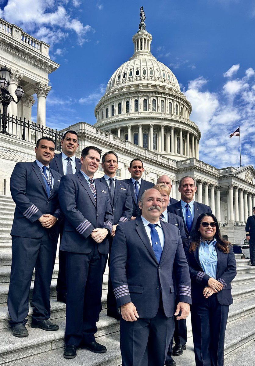 erodr's tweet photo. Team Jet blue at the hill @ALPAPilots https://t.co/k5xNNLtnfW
