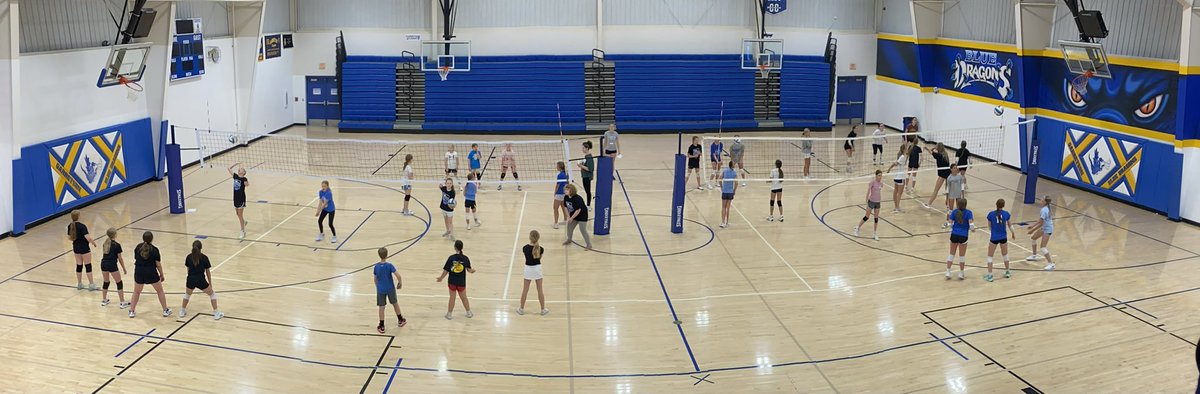 BlueDragonVB's tweet image. Youth camp = success ✔️

Nothing beats learning volleyball skills with your friends from cool high school players (the donuts and pizza make it better, too).