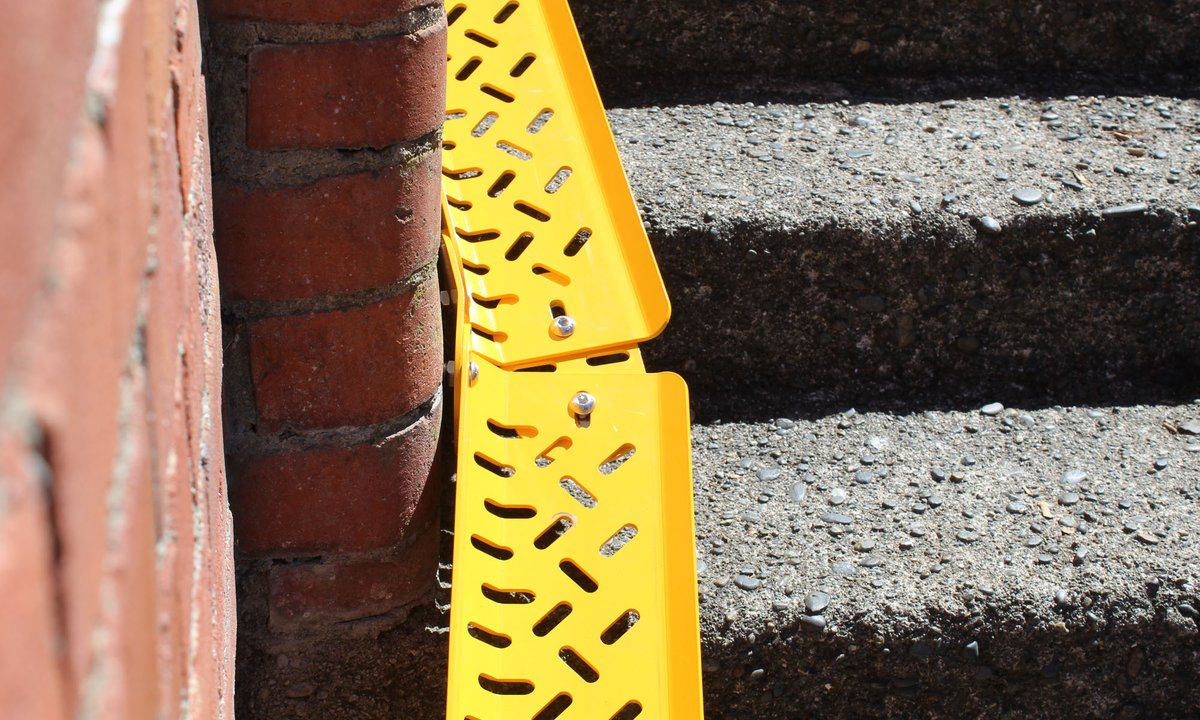 Tilleyone's tweet image. A #madeinnz cycle / scooter ramp that handles corners with minimal prep? Too easy.  Discover the Wheel-It at
tilleystreetandparkfurniture.co.nz/products/wheel…
#tilleygroup #cycleinfrastructure #bikelife #ebike #apartmentliving #facilities #facilitiesmanagement #urbandesign #streetfurniture #urbanmobility