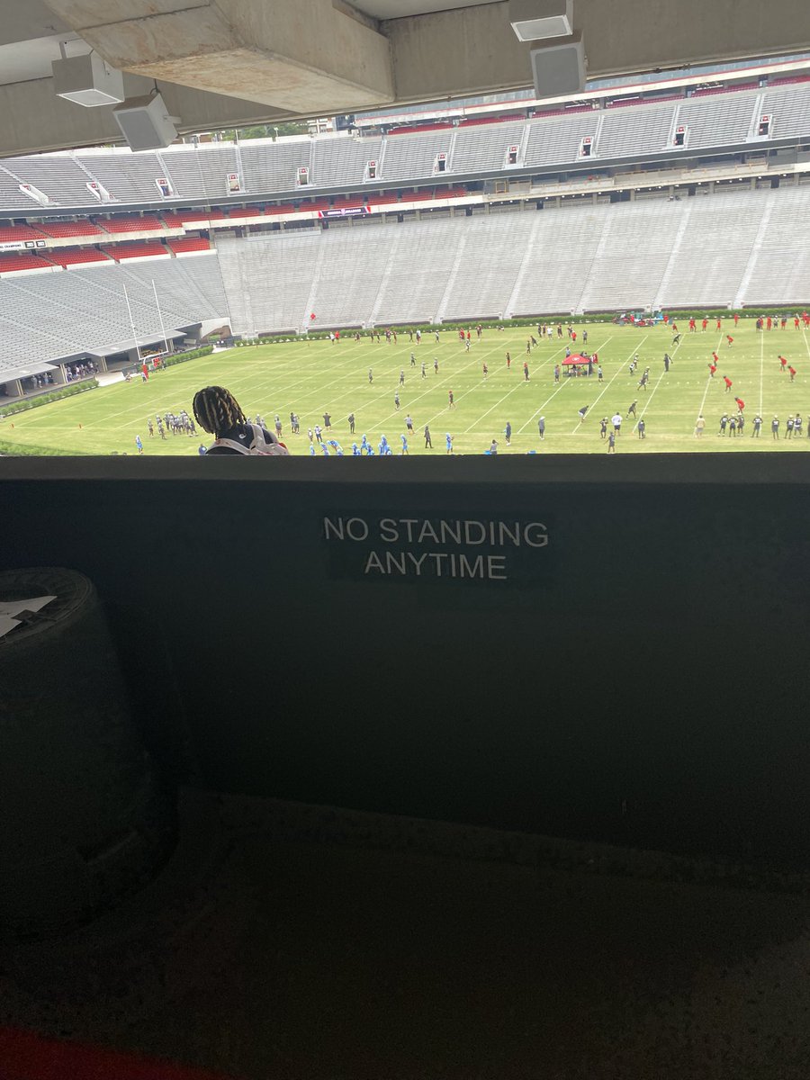 Got some great defensive end work in at University of Georgia camp today💯
8-1 vs oline push rushing