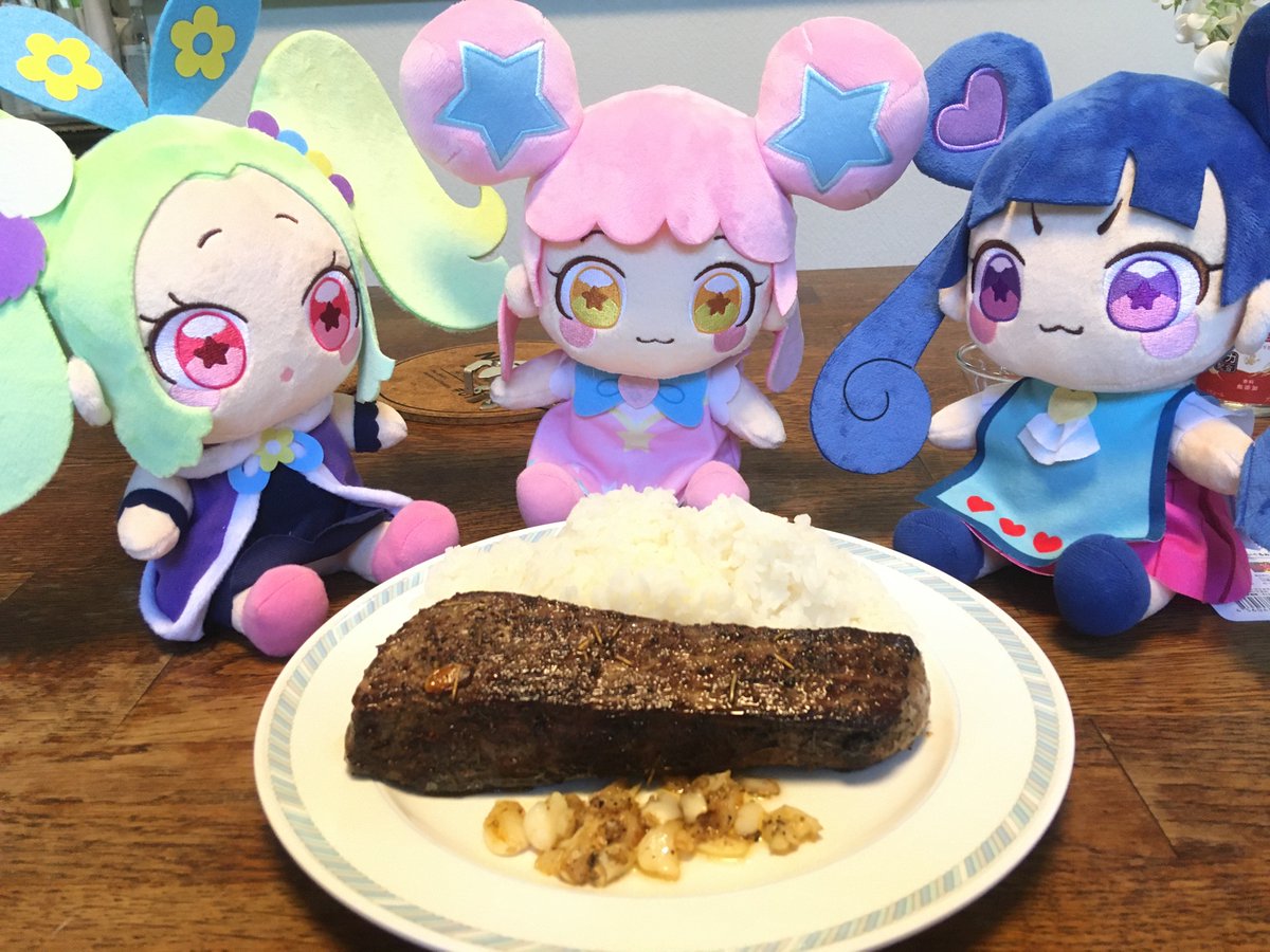 「「チュホホ〜」 「朝からステーキパン」 「いいもの食べてるラビね〜」 #プリぬい」|gekkan😭のイラスト