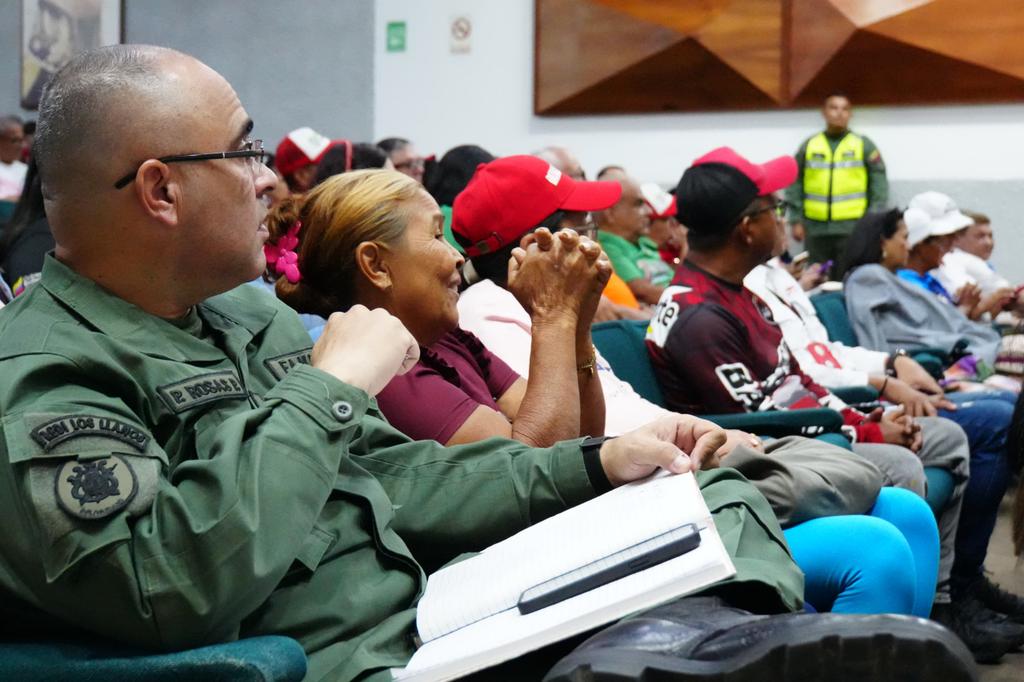 ZODIBARINAS_32's tweet photo. Hoy #12Junio|| Se llevó a cabo Reunión de coordinación con la participación del Estado Mayor del #1x10delbuengobierno, en las instalaciones  del Teatro "Eladio Tarife" PDVSA División  Boyaca del Municipio Barinas. https://t.co/pAUG60NkxA