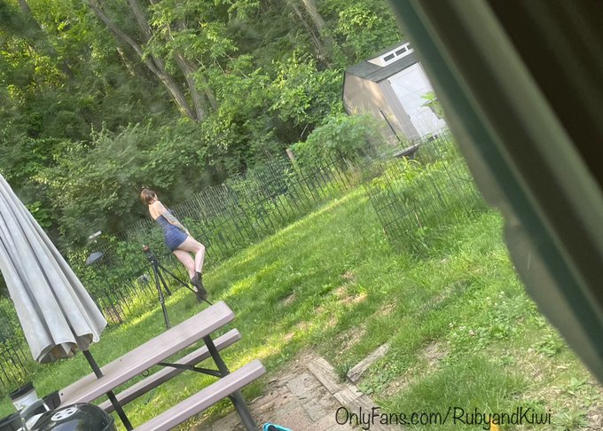 My wife is taking slutty pictures and I&rsquo;m inside perving on her.👀 @KiwiCouli https://t.co/lGm3GylrVg