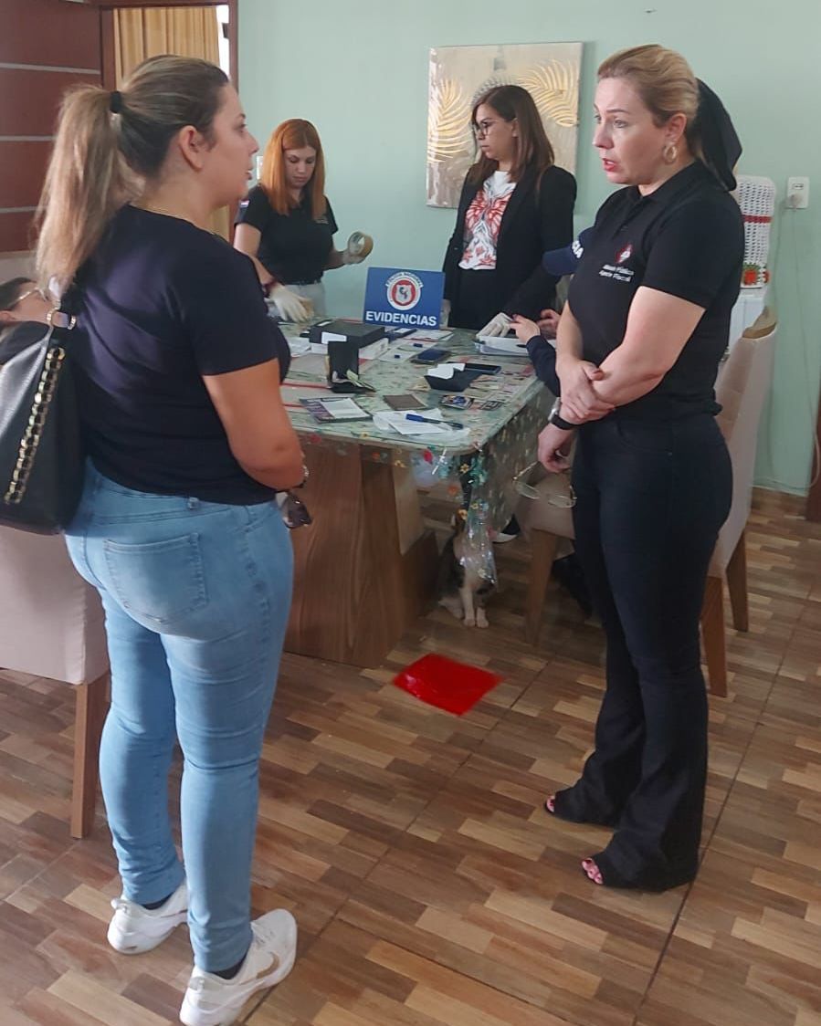 MinPublicoPy's tweet photo. Fiscalía detuvo a pareja presuntamente dedicada a vaciar cuentas bancarías por medios electrónicos
https://t.co/LxapyNXFGG https://t.co/qhta7zkNPQ