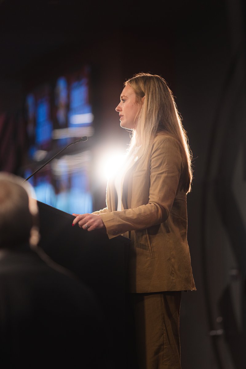 GamecockSoftbll's tweet photo. Introducing... 𝗛𝗲𝗮𝗱 𝗖𝗼𝗮𝗰𝗵 @ashleychastain 

Watch the full press conference ⬇️
https://t.co/3qHm9XyNty https://t.co/w9Jwf2UjME