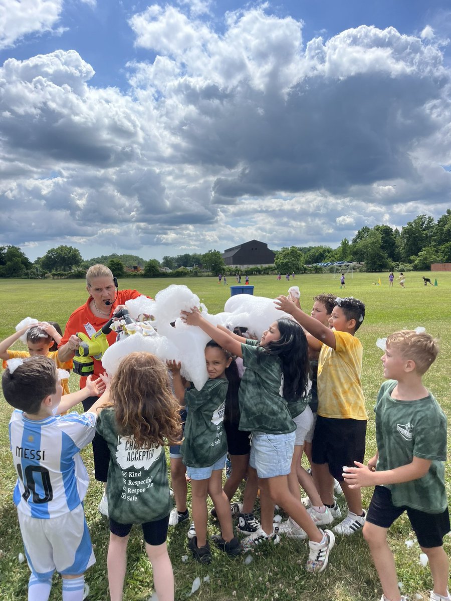 Ms. Laricy tweet media