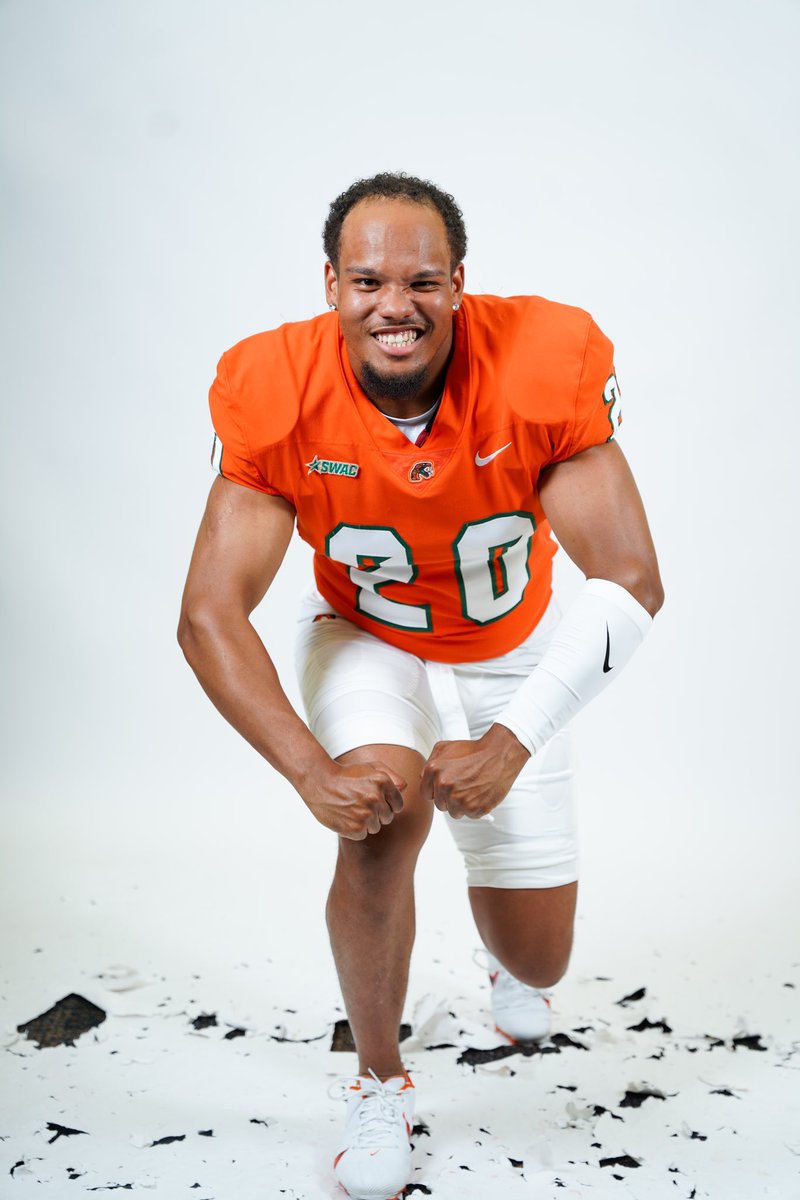 jerome_nichols5's tweet photo. New beginnings🐍 Rattler Nation let’s do it! https://t.co/2Zb7LpmdMt