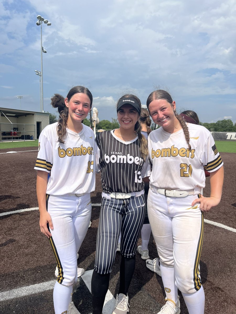 JessicaSpillar's tweet photo. Thank you coaches for making this rainy day a success at Texas Lutheran. So much amazing feedback and reps even with all the rain delays.@DeesHTX18U @GrahmannMichael @CoachRamirez02 @vicvaldez_13 @SEUSoftball @ACRunnersSB @pvamusoftball @gabbyaguirre21 @IsabellaAntuu https://t.co/sPVFbOaNE0