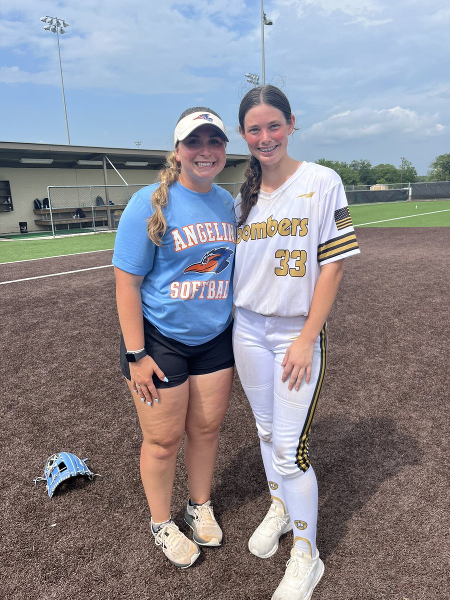 JessicaSpillar's tweet photo. Thank you coaches for making this rainy day a success at Texas Lutheran. So much amazing feedback and reps even with all the rain delays.@DeesHTX18U @GrahmannMichael @CoachRamirez02 @vicvaldez_13 @SEUSoftball @ACRunnersSB @pvamusoftball @gabbyaguirre21 @IsabellaAntuu https://t.co/sPVFbOaNE0