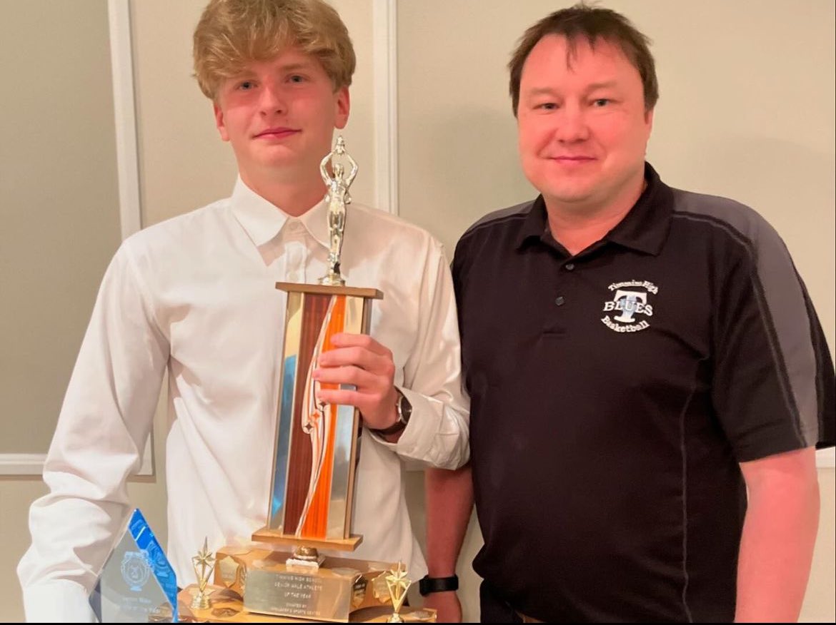 Congratulations to this year’s winners and participants at the athletic banquet which was held at the Dante Club. Our Junior Boys basketball team was named the Hugh Meyer Team of the year!