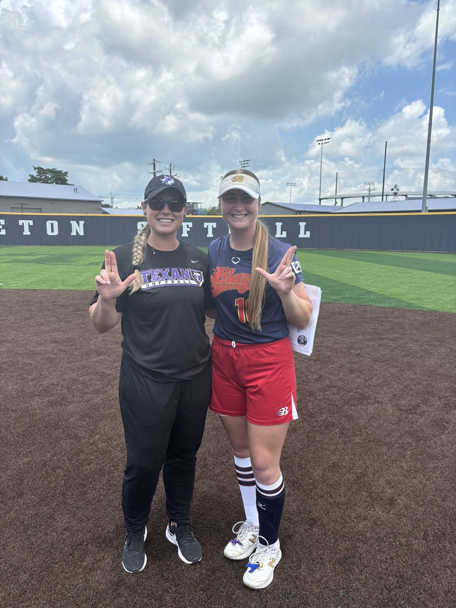 lauren_vallery's tweet photo. Thank you @TarletonSB for another amazing camp today! I always enjoy being in Stephenville and on campus!! @Coach_Cump @Blaze18Gold @DadDamiani @HarlanHawks_SB @coachrodr22 https://t.co/wDs7DyaqpM