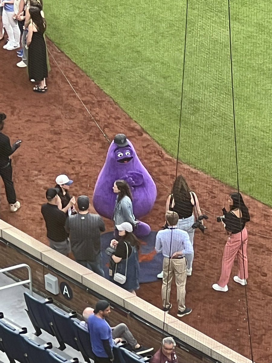 RusticT13's tweet image. Why Grimace is at Citi Field during the pre game is beyond me. Hopeful that this brings good fortune