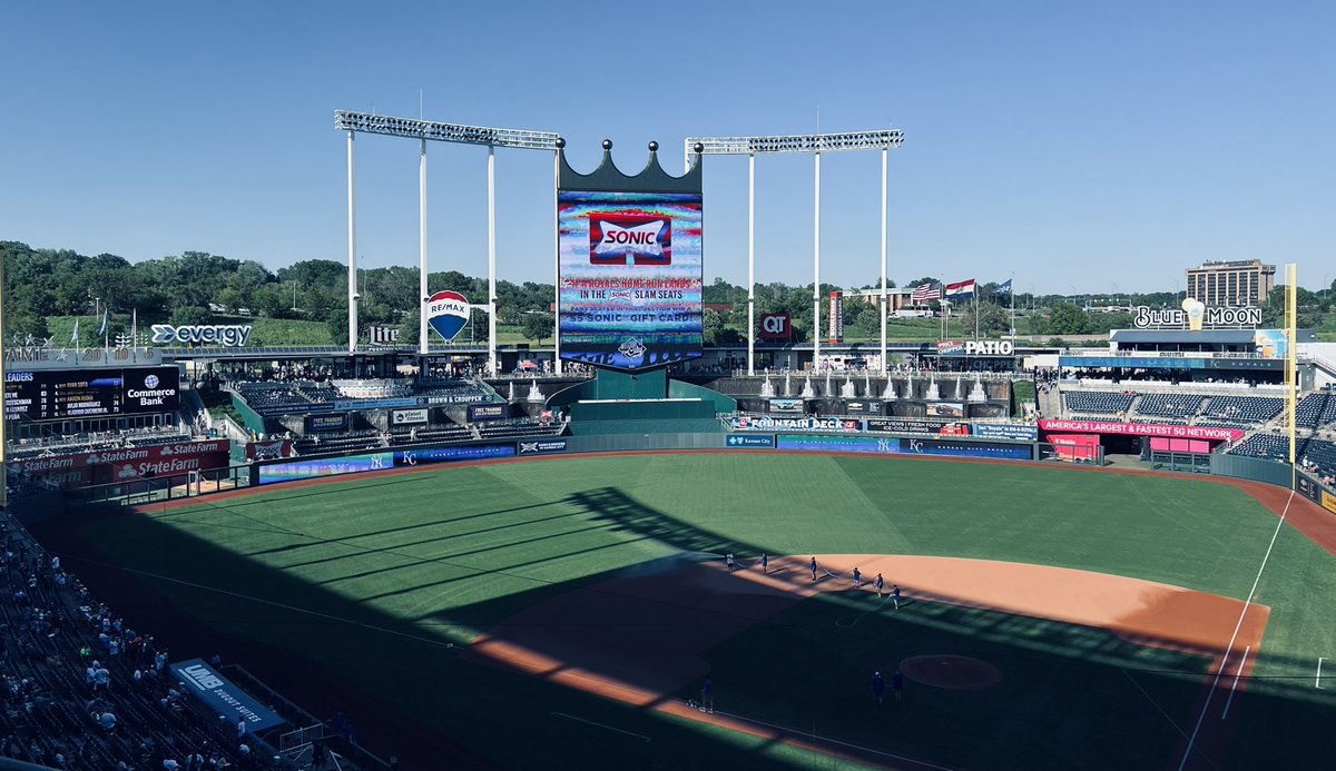 mbSweatpants's tweet photo. Stadium #27 with @JosieBarden17 @MLB @MLBcathedrals #StadiumBucketlist @Royals βοΈ https://t.co/l2WdZzBXN2