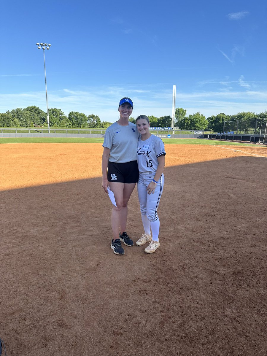 airebita13's tweet photo. Had a great time at the @UKsoftball camp today!!! Thank you for having me. @UKCoachLawson https://t.co/7ZzK95pmsy