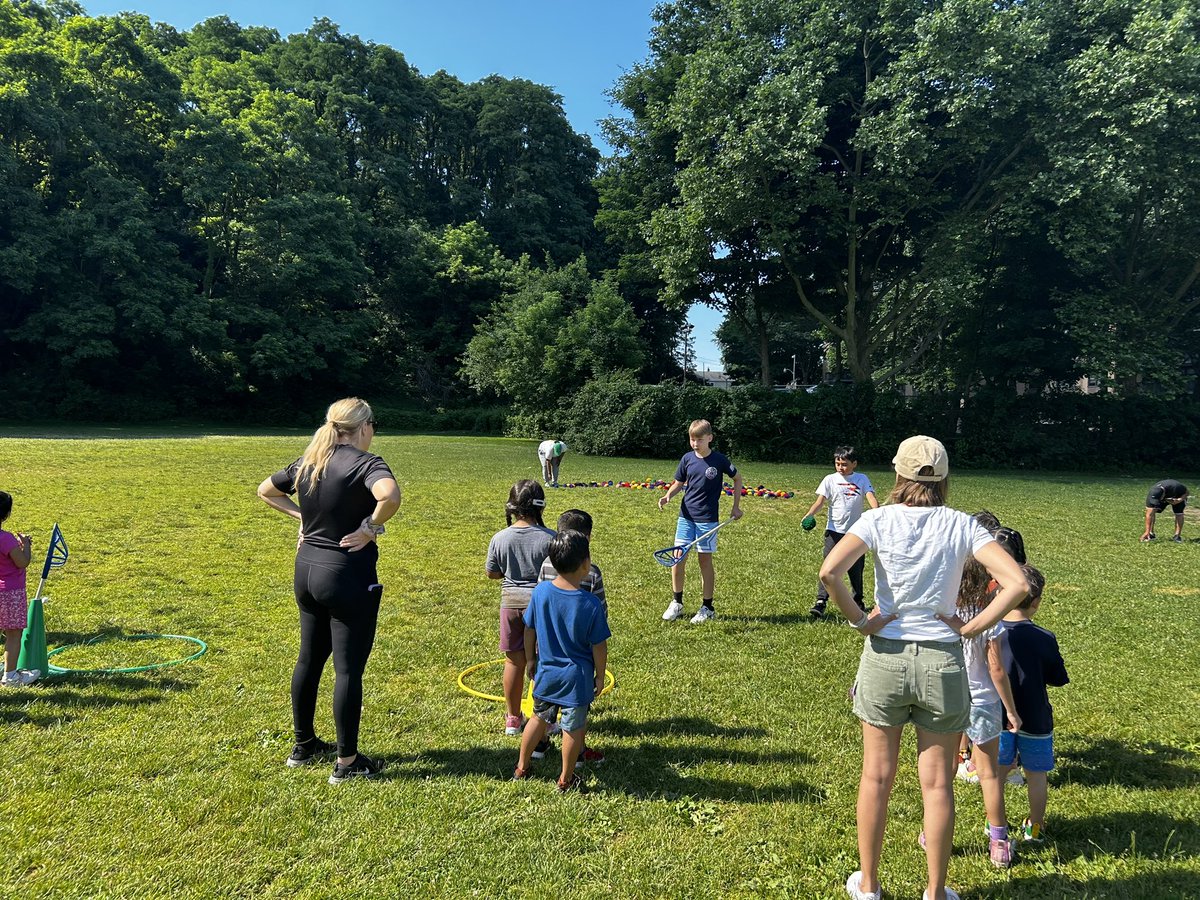 PEwithCoachY's tweet photo. That’s a wrap for Field Day at @ChurchStreet_WP 2024! They were full of fun and sunshine☀️ Thank you to all our parent volunteers and student helpers that pitched in. We couldn’t have done it without you! ⚾️🥍🪣
#churchstchampions #physed #fieldday https://t.co/Zxwul9FRA0