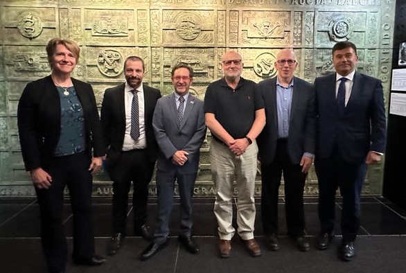 Anja Geitmann (@anjageitmann) on Twitter photo We had the pleasure of welcoming His Excellency <a href="/jcgarciapdea/">Juan Carlos Garcia</a>, Ambassador of Chile to Canada and Mr. Felipe Orellana Martinez, Consul General of Chile in Montreal, to discuss potential research cooperation btw <a href="/mcgillu/">McGill University</a> and Chilean institutions.
<a href="/echilecanada/">Embajada de Chile en Canadá</a>
<a href="/McGill_Eng/">McGill Faculty of Engineering</a> We had the pleasure of welcoming His Excellency <a href="/jcgarciapdea/">Juan Carlos Garcia</a>, Ambassador of Chile to Canada and Mr. Felipe Orellana Martinez, Consul General of Chile in Montreal, to discuss potential research cooperation btw <a href="/mcgillu/">McGill University</a> and Chilean institutions.
<a href="/echilecanada/">Embajada de Chile en Canadá</a>
<a href="/McGill_Eng/">McGill Faculty of Engineering</a>