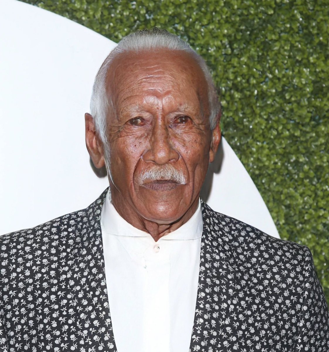 edgecone's tweet image. Mahershala Ali stuns at Blade premiere