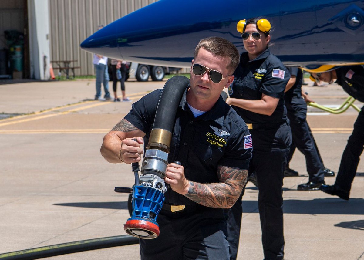 jimbowlin's tweet photo. Incredible. What an amazing service to our community this past weekend in Chesterfield. 

Thank you for your service. 

#SSD15 #Chesterfield #BlueAngels 

Photo credit: U.S. Navy Blue Angels https://t.co/vZoMdj2SIG