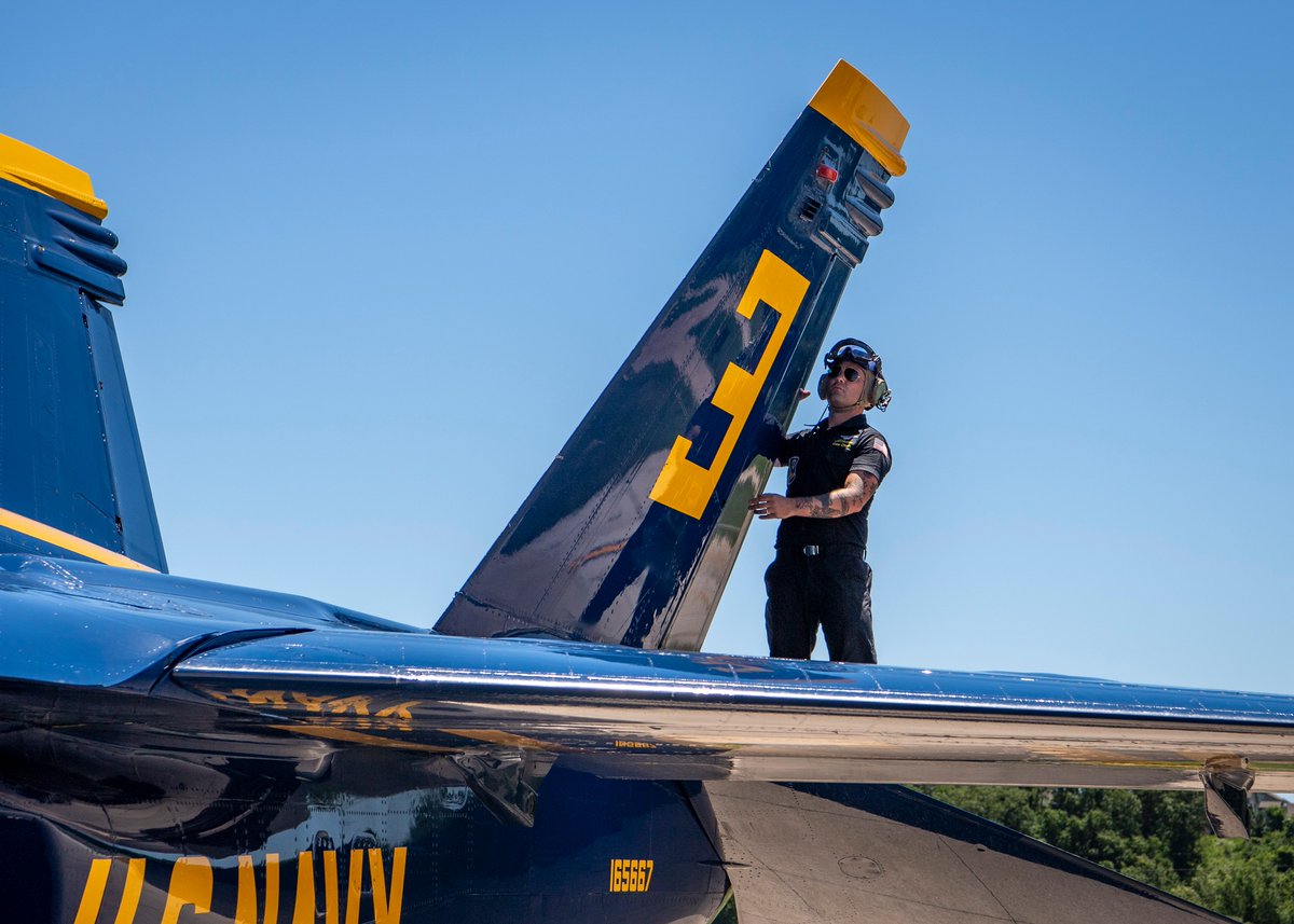 Incredible. What an amazing service to our community this past weekend in Chesterfield. 

Thank you for your service. 

#SSD15 #Chesterfield #BlueAngels 

Photo credit: U.S. Navy Blue Angels