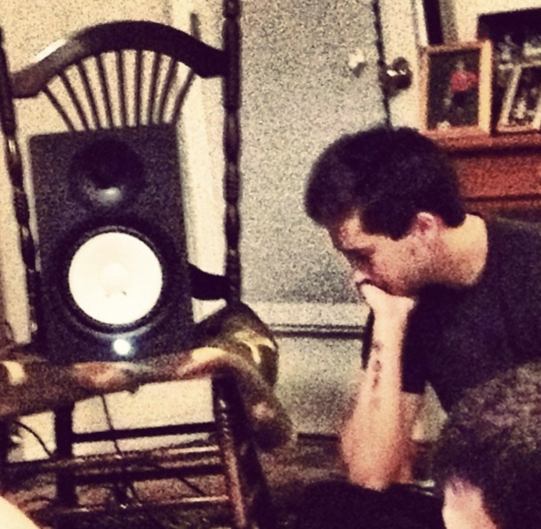 KEONSEAST's tweet photo. thinking about this pic of tyler showing vessel to his family for the first time https://t.co/yfTnzkGGpJ