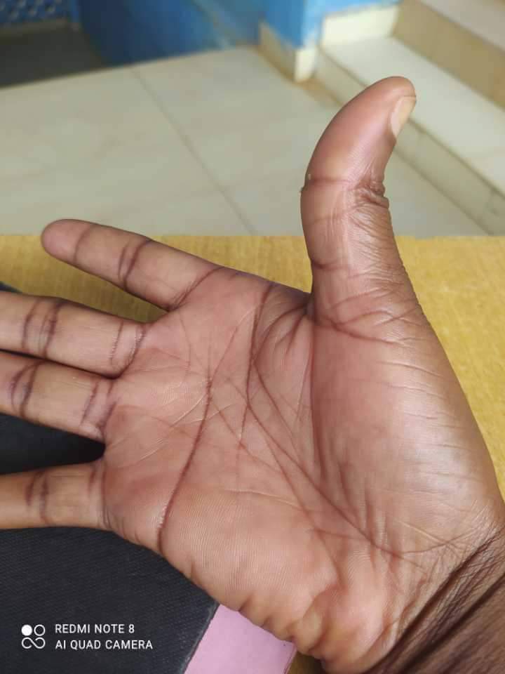 Apri la mano destra e invia la foto in privato e ti racconterò cosa preoccupa la tua vita sentimentale, finanziaria, romantica, domestica e lavorativa.