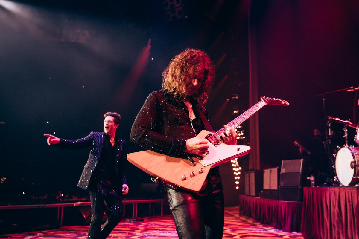 thekillers's tweet photo. Great to join forces with Travis in Dublin to kick off the Rebel Diamonds tour. https://t.co/TzotZV6DB2