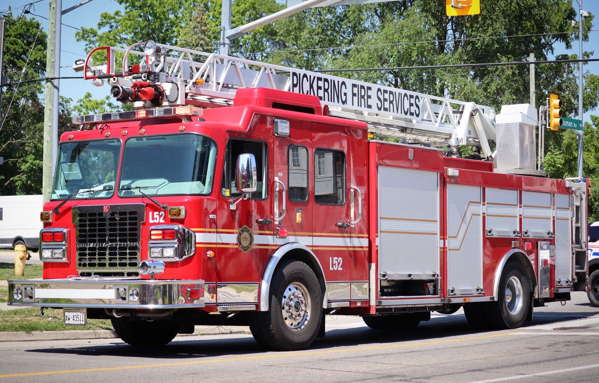 Pickering Fire Services on scene of a working house fire in the Major Oaks area this afternoon. 

Quick knockdown of a second floor bedroom fire by first in crews. 

Fire investigations on scene, no injuries. 

<a href="/PPFA_L1632/">PPFA</a> <a href="/pickeringfirefc/">Steve Boyd</a>